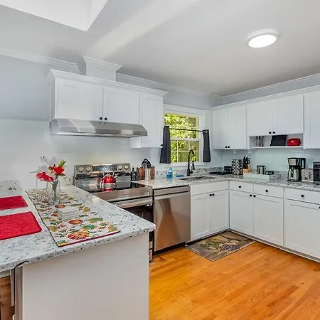 2024 Modern Newly Renovated 4Br Villa